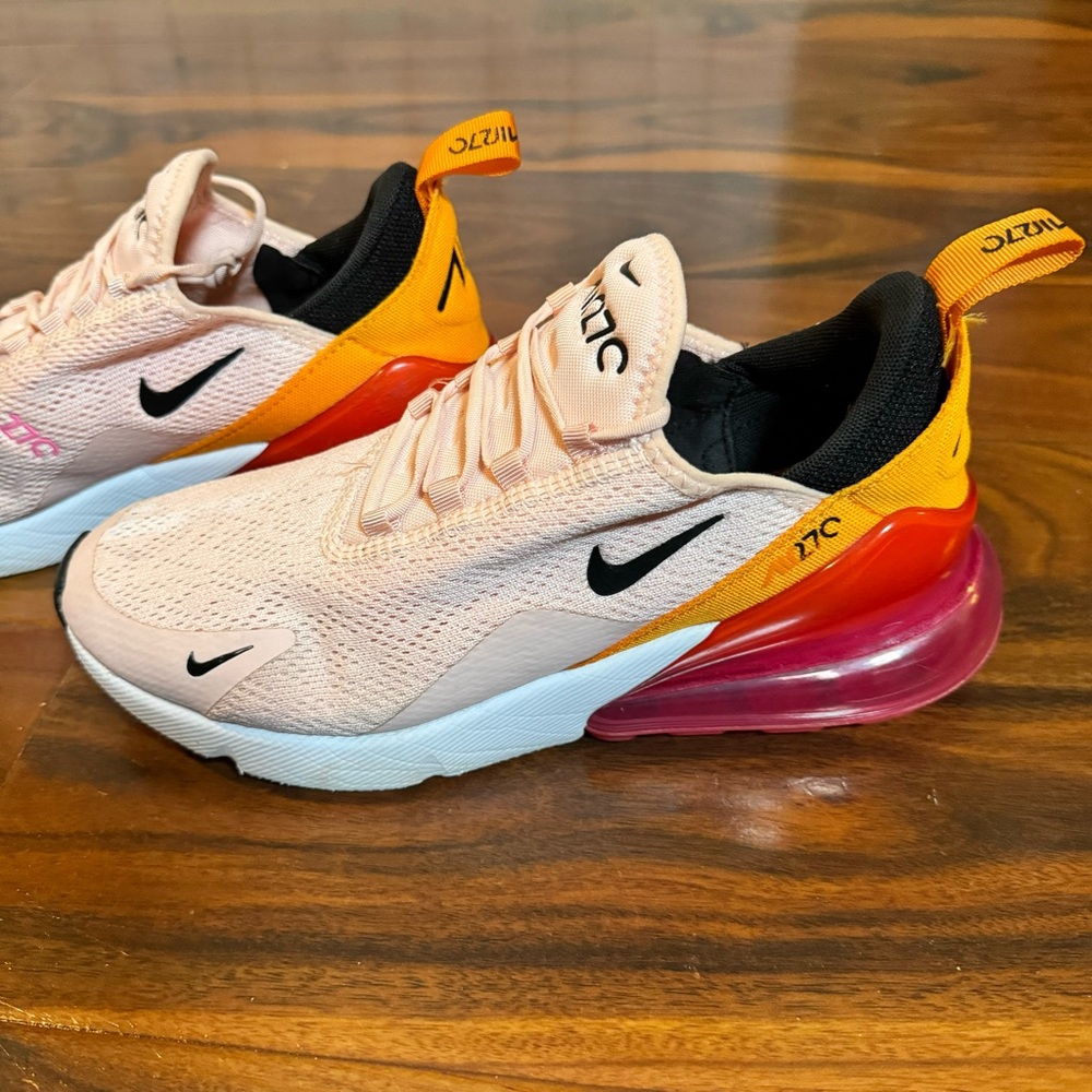Nike air 270 women’s coral size 8 sneakers